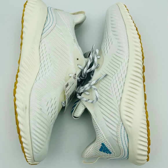 New Woman’s Adidas AlphaBounce Size 10 - Picture 5 of 12